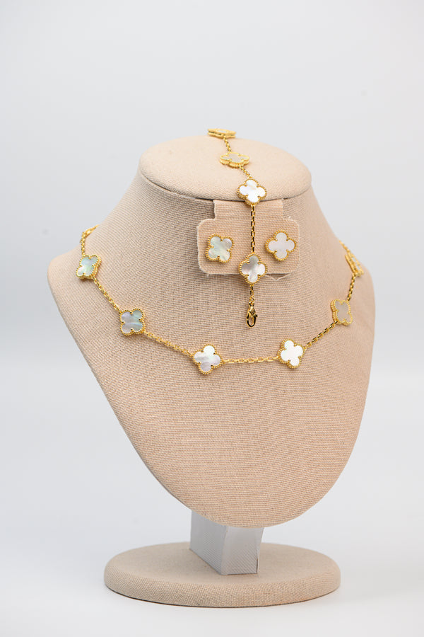 Set : Cadena multiple blanco perlado + aretes + brazalete