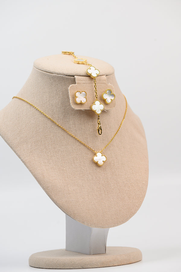 Set : Cadena simple blanca + aretes + brazalete