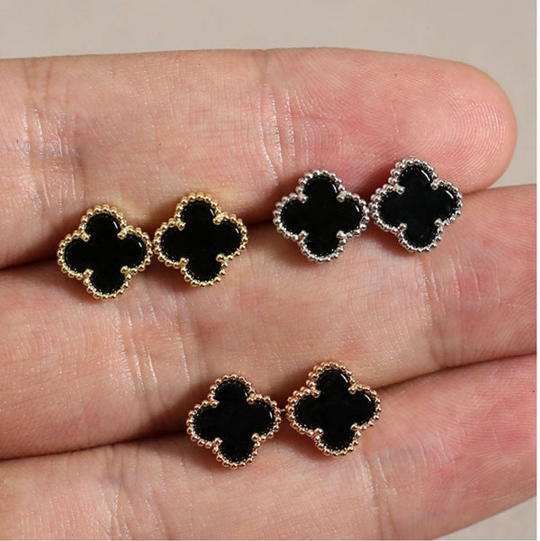 Aretes trébol negro tamaño pequeño